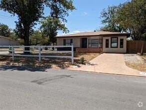 Building Photo - 1142 S Bowie Dr
