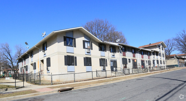 Building Photo - Woodland Terrace