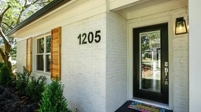 Foto del edificio - 1205 Greenleaf Rd SE