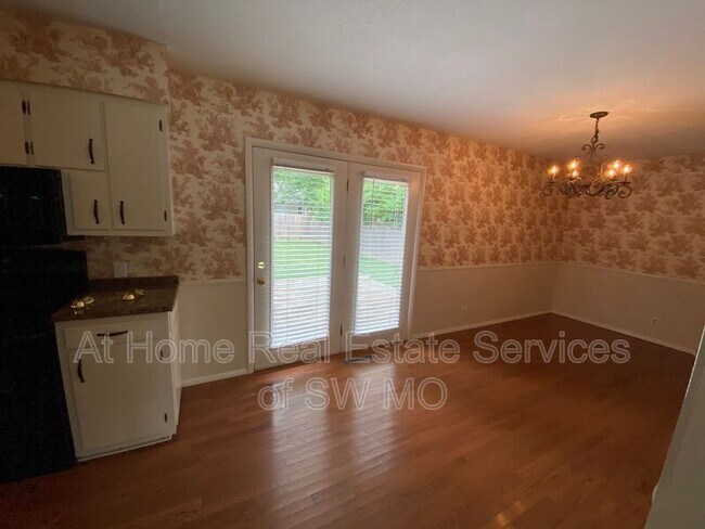 Building Photo - 2027 S Kentwood