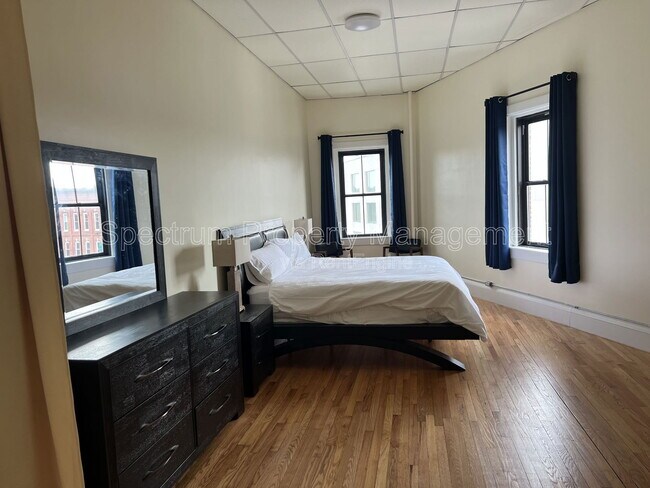 Building Photo - 24 Common St