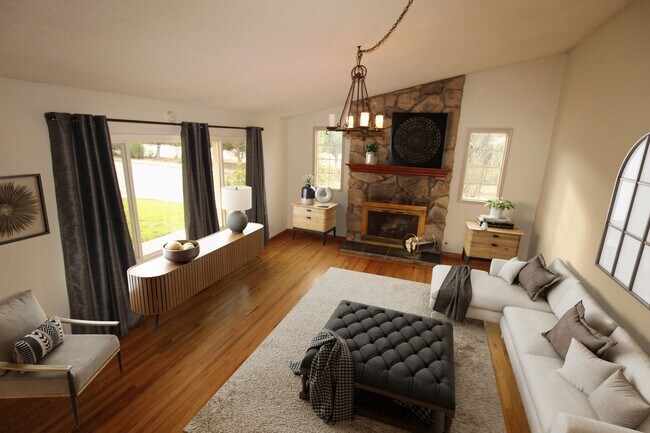 Foto del edificio - Spacious Corner Lot Home in Desirable Vent...