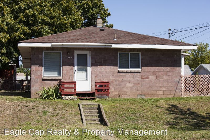 Foto principal - 2 br, 1 bath House - 2507 N Fir St.