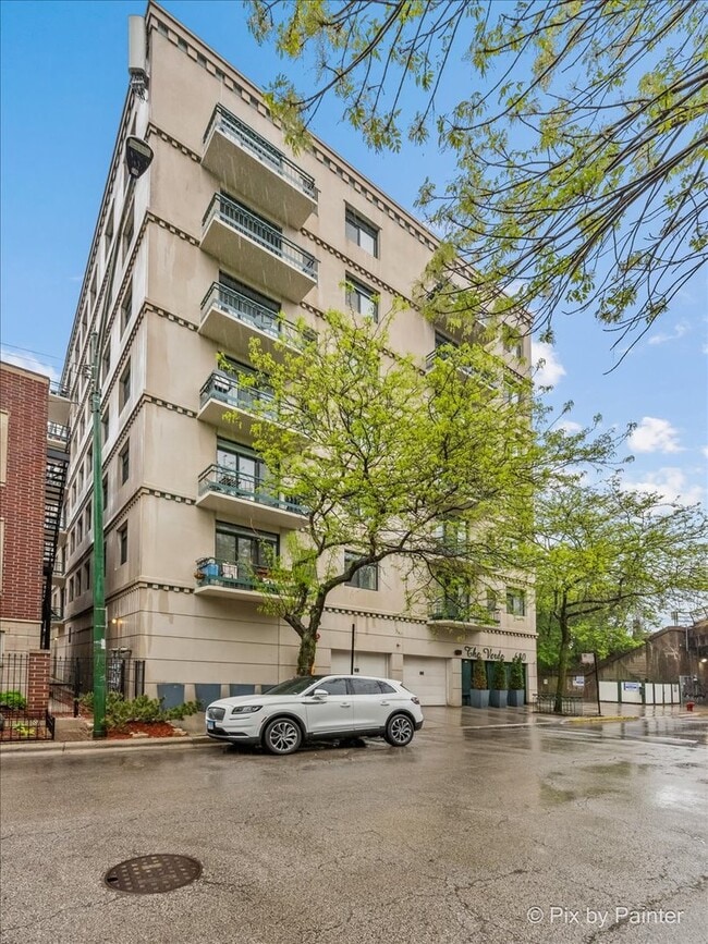Building Photo - 680 N Green St