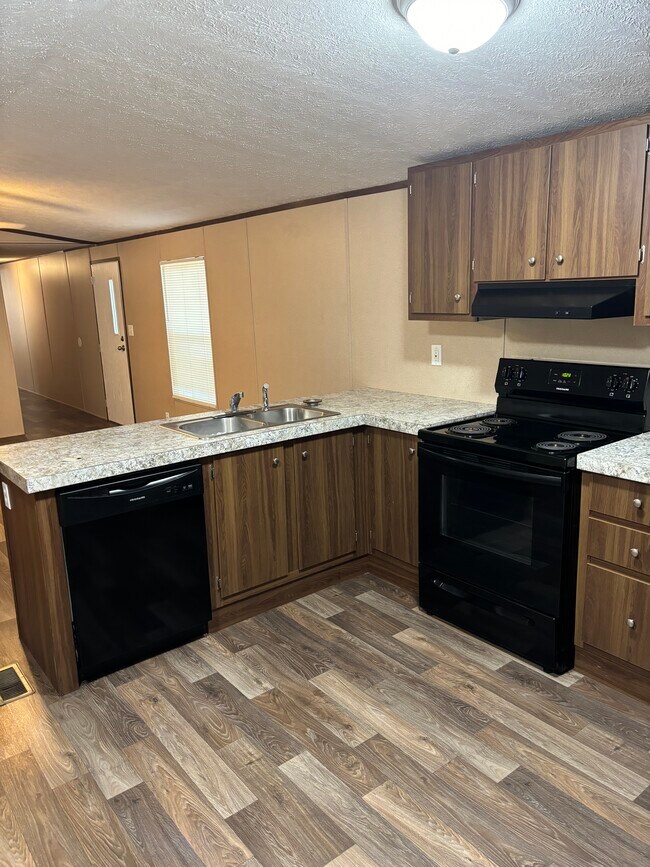 Building Photo - 2565 Culbreth Dr