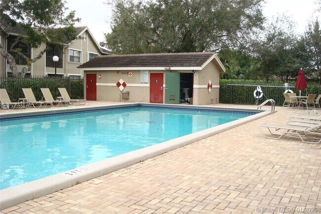 Building Photo - 9609 Riverside Dr