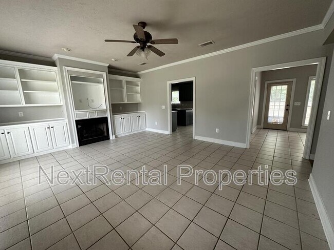 Building Photo - 102 Village Cir