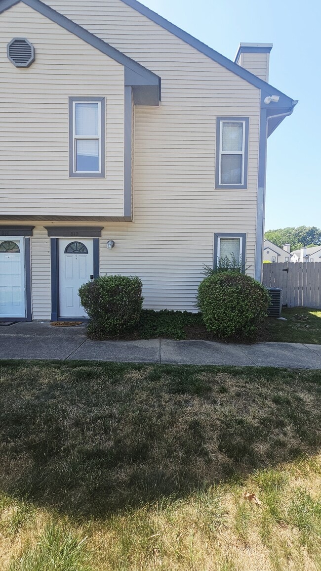 Building Photo - 812 Zircon Ct