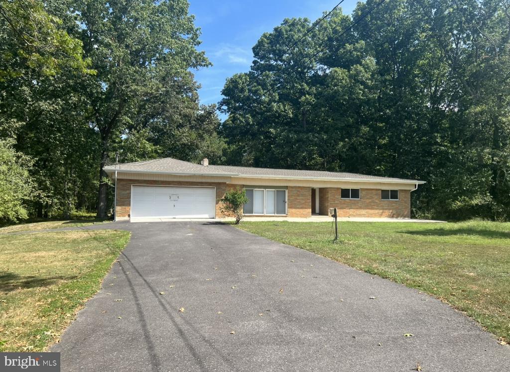 Primary Photo - 1296 Janvier Rd