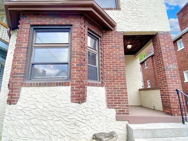 Foto del edificio - 5604 Warren Ave