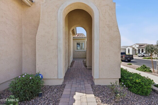 Building Photo - 10631 E Thatcher Ave