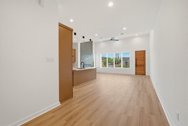 Foto del edificio - 8205 Calhoun Rd