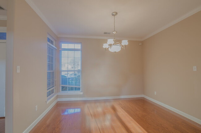 Foto del edificio - 1655 Kings Pond Cove