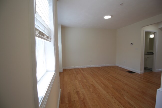 Building Photo - 7 Gorham St