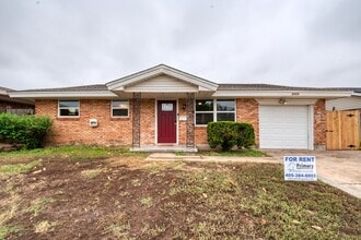 Building Photo - 2828 SW 83rd St