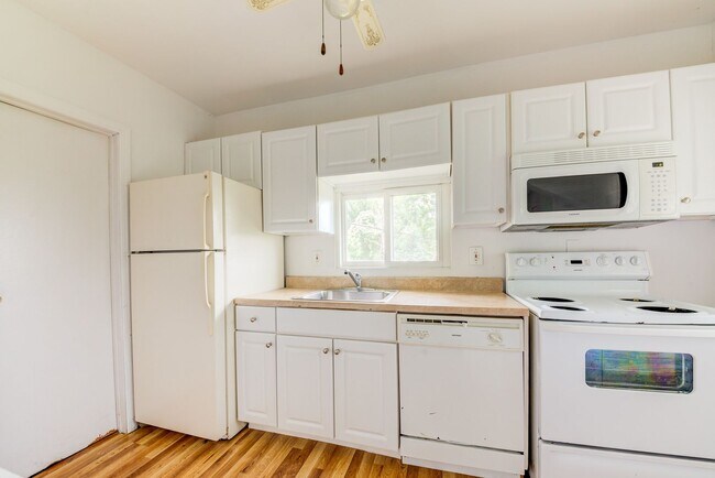 Foto del edificio - Available August 2026 - Renovated 2 Bedroom Home in Duquesne Heights!