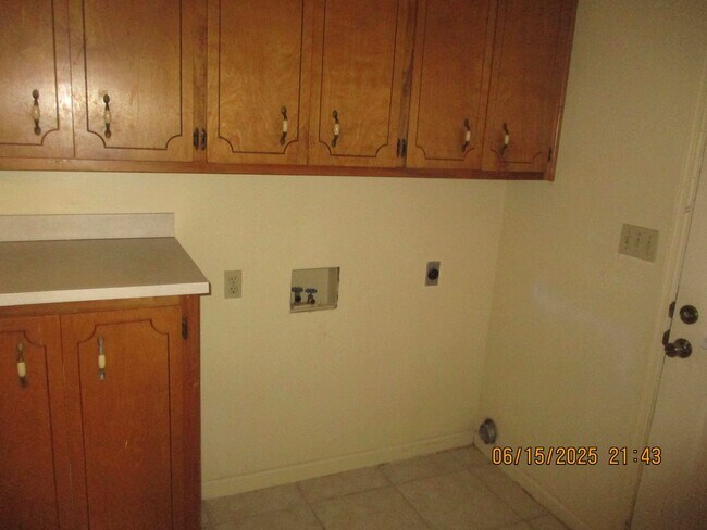 Building Photo - 107 Acacia Ct