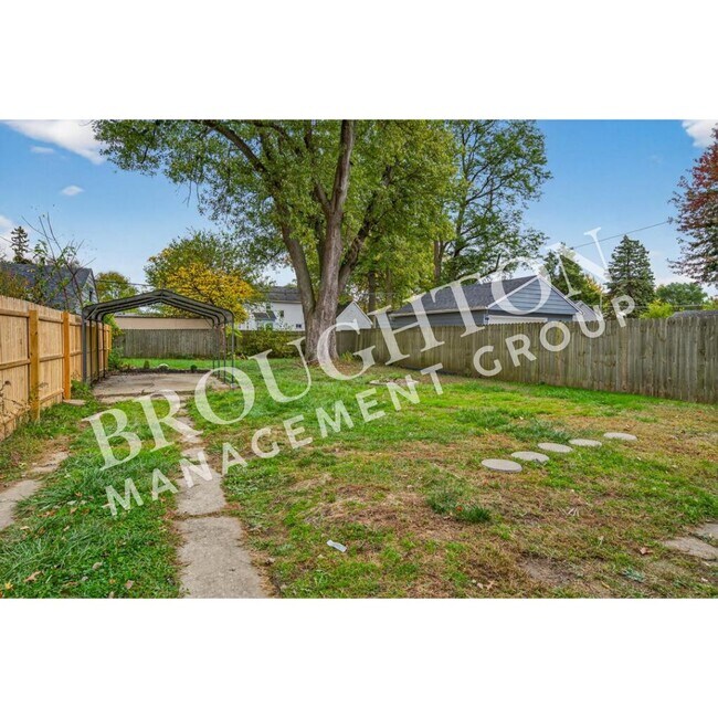 Foto del edificio - 5848 Acoma Dr