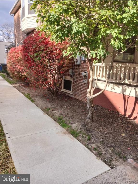 Foto principal - 393 N York St