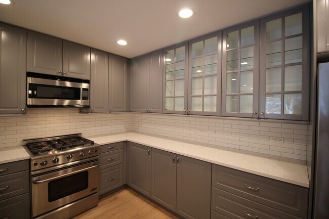 Building Photo - 1430 Sandstone Dr