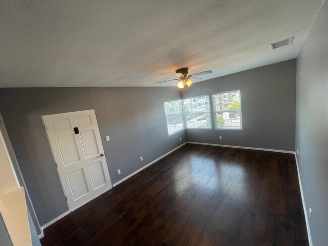 Building Photo - Charming 2-Bedroom Home with Private Yard ...