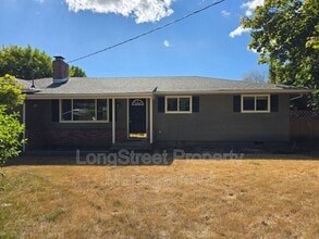 Building Photo - 2550 NE Seavy Cir