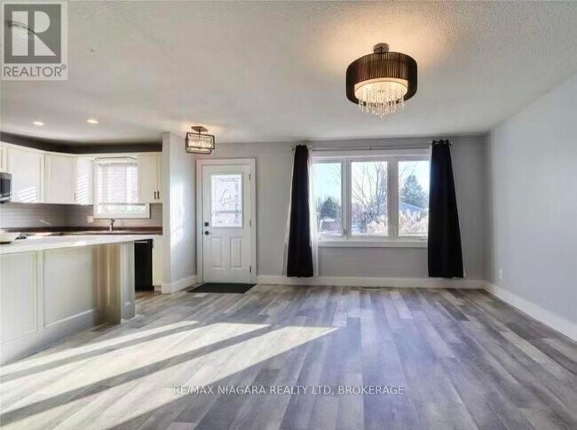 Photo du bâtiment - 7371 N Dorset Pl