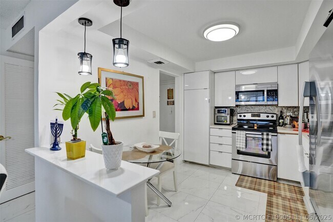Foto del edificio - 18041 Biscayne Blvd