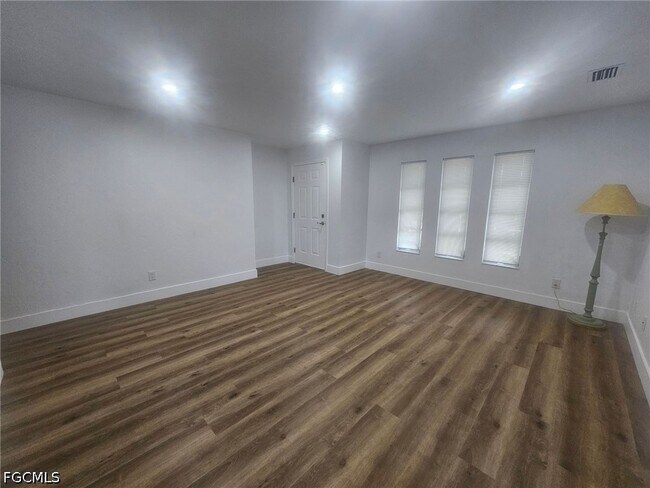 Foto del edificio - 5989 Hillyer Ct