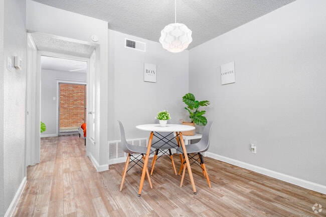 1 dormitorio, 1 baño - 762 pies cuadrados - Comedor - The Howard