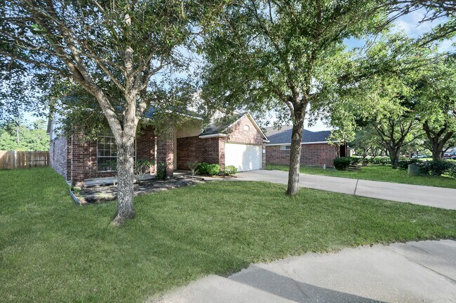 Building Photo - 32310 Archer Park