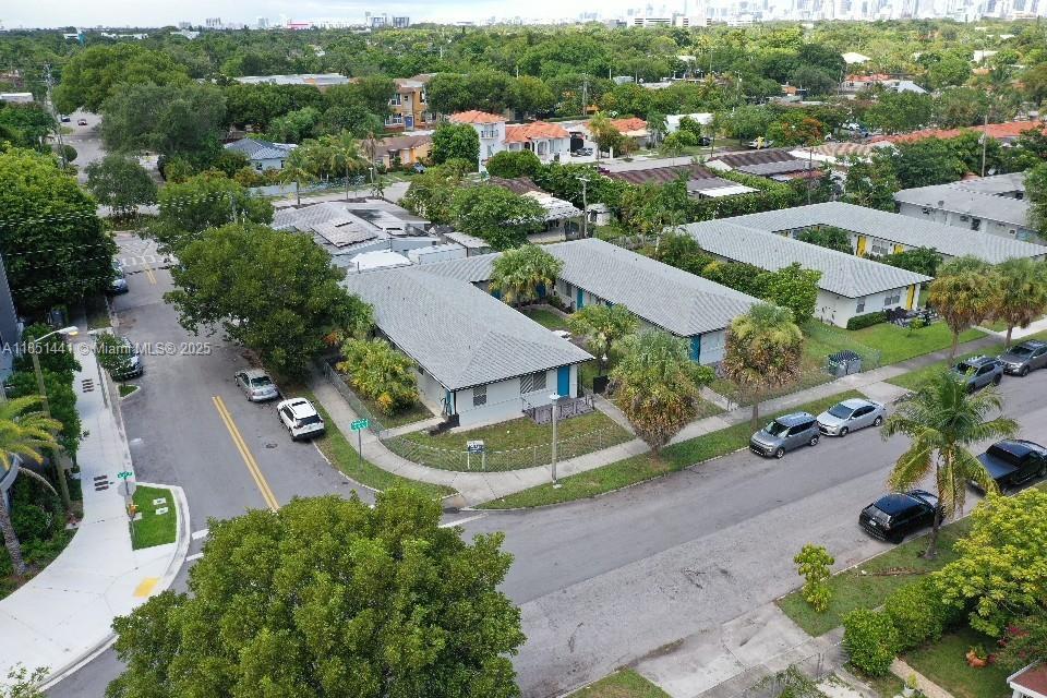 Foto principal - 2499 SW 27th St