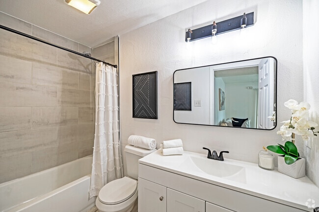 1BR, 1BA - 625SF - Bathroom - Gardens At Westgate
