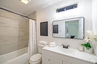 1BR, 1BA - 625SF - Bathroom - Gardens At Westgate