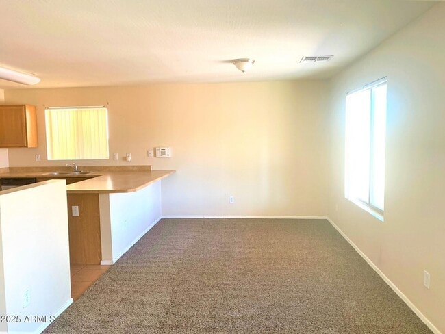 Foto del edificio - 6698 E Summerset Rd
