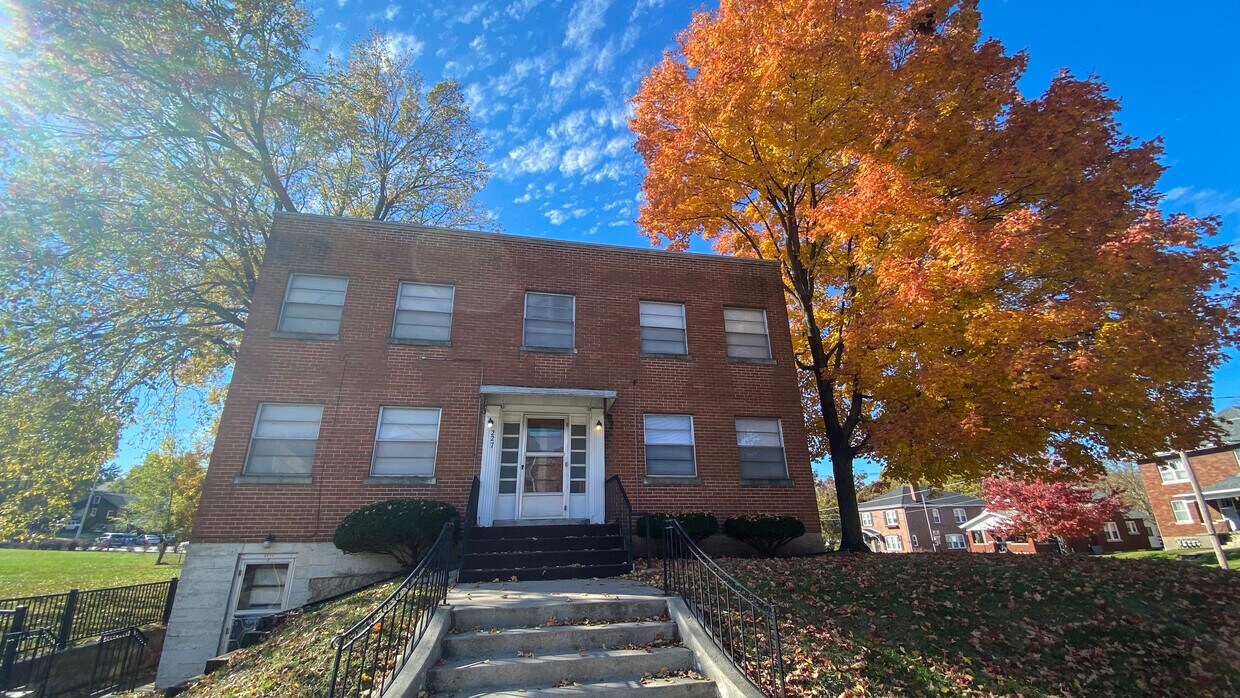 Building - Top Left Apt. - 227 W Dunklin St