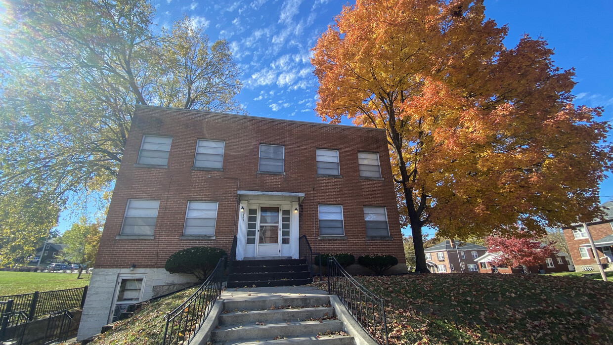 Building - Top Left Apt. - 227 W Dunklin St