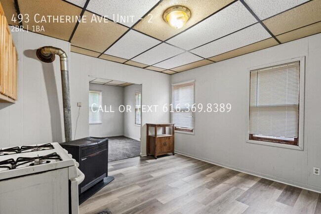 Building Photo - 493 Catherine Ave