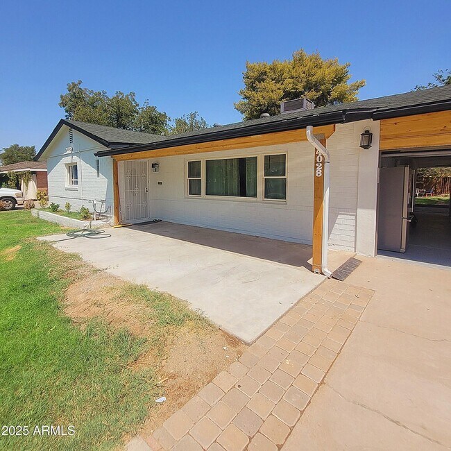 Foto del edificio - 4028 E Edgemont Ave