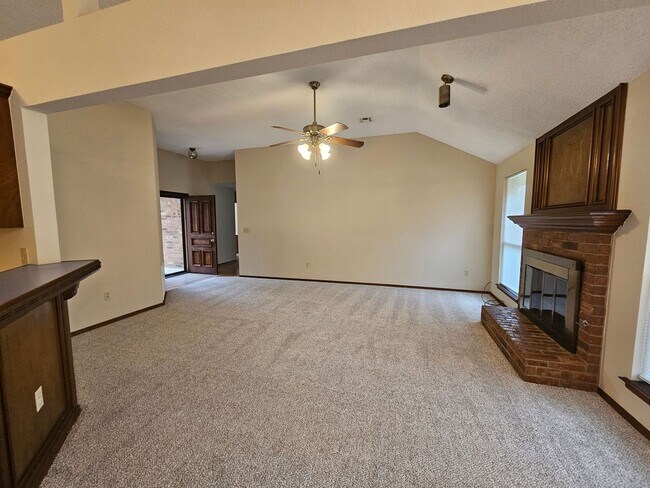 Foto del edificio - (3) Bed, (2)Bath Avail NOW! Cambridge Addi...