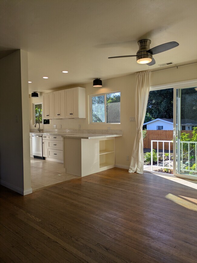 Building Photo - 938 Tiger Tail Rd