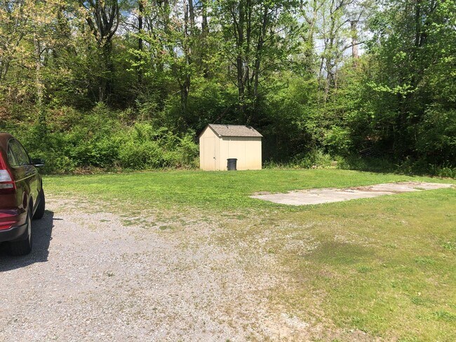 Building Photo - Charming 2 Bedroom/2 Bath House!