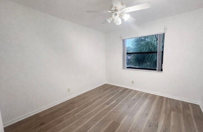 Foto del edificio - 3950 Cocoplum Cir