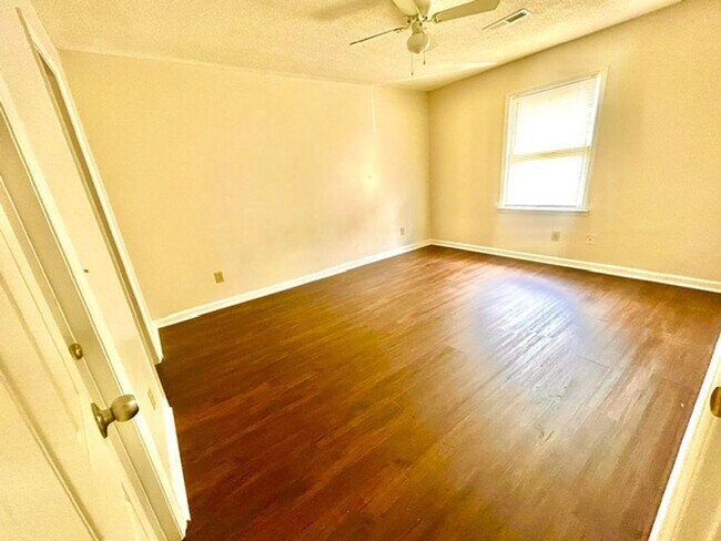 Building Photo - 4425 Torrance Dr NW