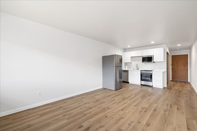 Building Photo - Long Term Rental- Cedar Lodge 218