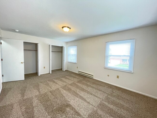 Main Bedroom with Double Closets - 739 E Grandview Blvd