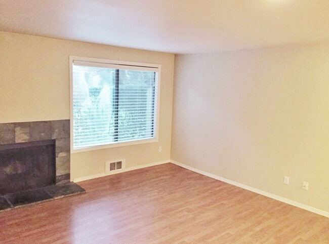 Building Photo - Ground level spacious condo