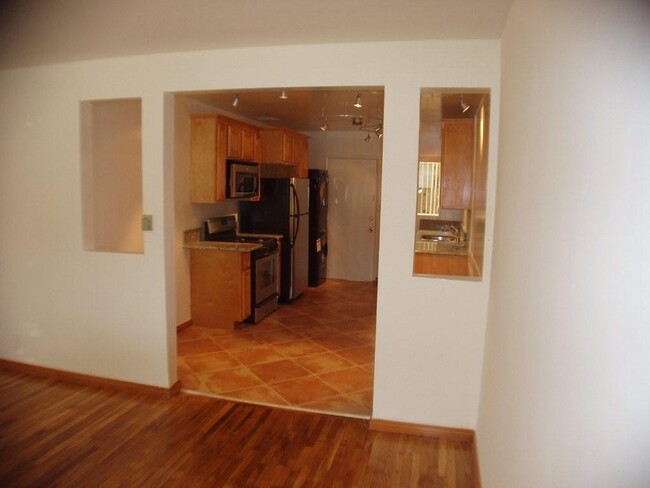 Building Photo - 404 7th Ave