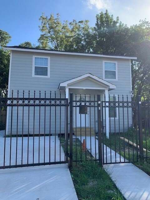 Foto del edificio - 8502 N Main St