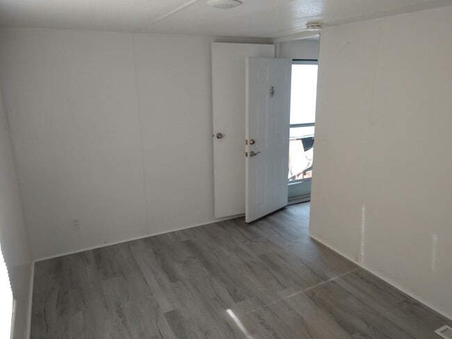 Foto del edificio - 7960 Reynolda Rd